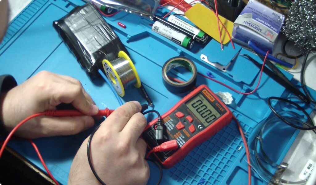 Battery-powered workshop tools