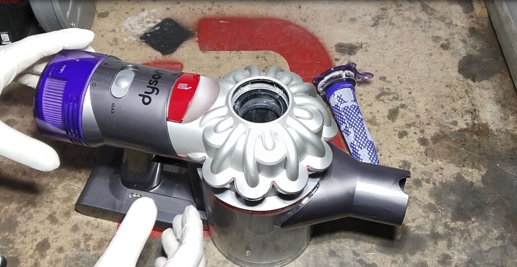 Dyson V8 cleaning filter maintenance step by step